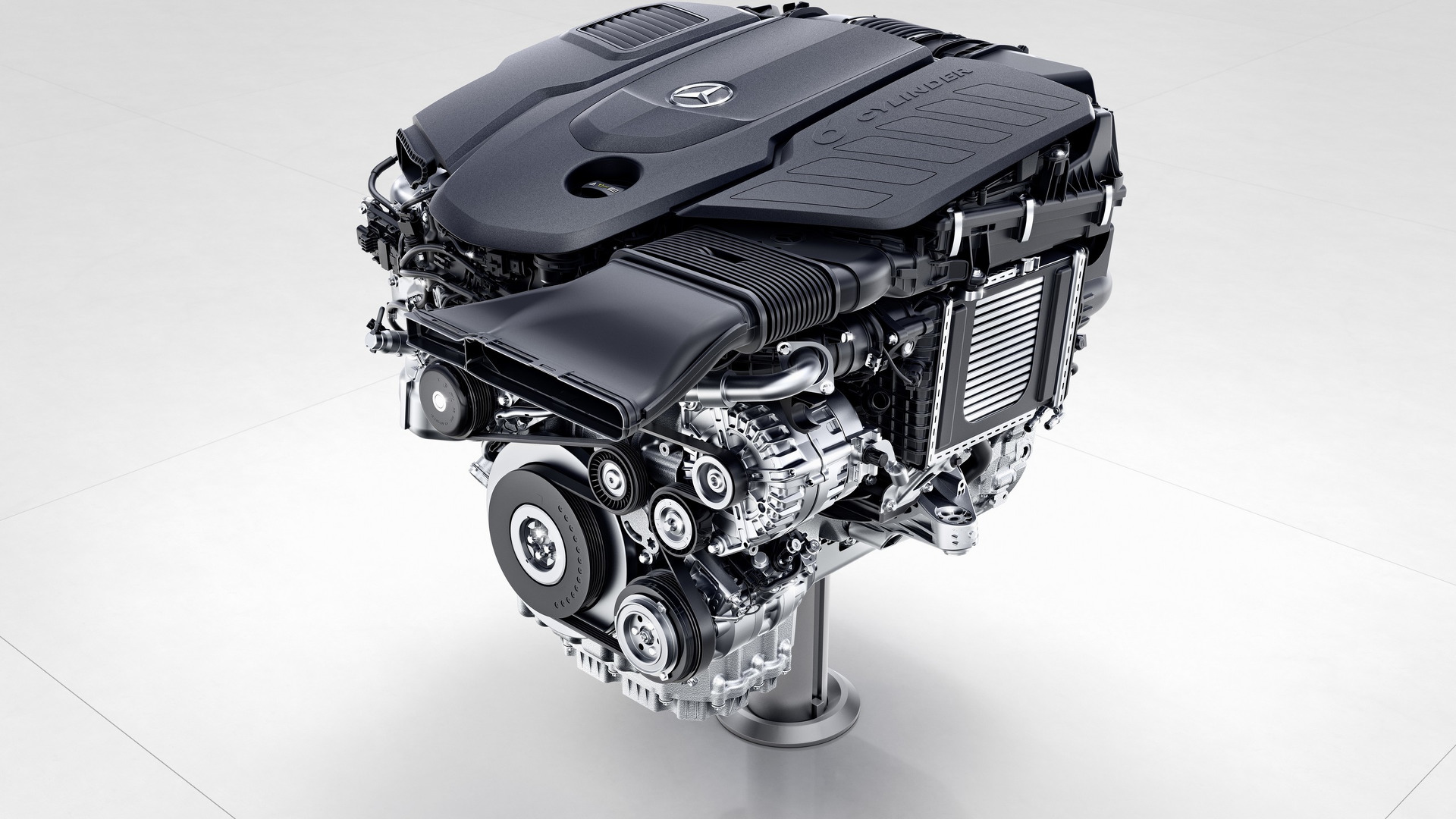 OM656柴油引擎，直列六缸柴油渦輪引擎動力，擁有313hp/66.3kgm的最大輸出
